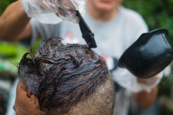 بررسی طیف رنگی رنگ مو مردانه