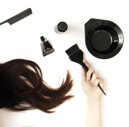 عادت ماهیانه روی رنگ مو تأثیر ندارد