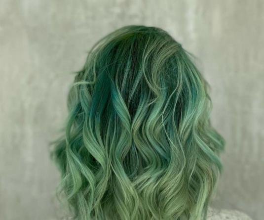 ویژگی های رنگ مو فانتزی بدون دکلره