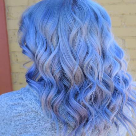 از رنگ مو یخی آبی بیشتر بدانید